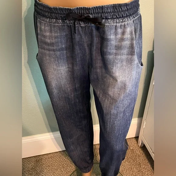 LUCY Indigo Do Everything Light Blue Denim Print Jogger - Picture 11 of 16